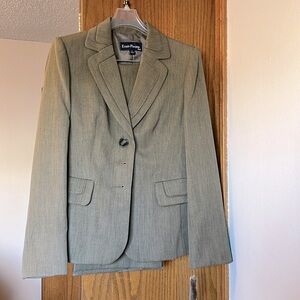 NWT size 4 classic suit jacket and slacks